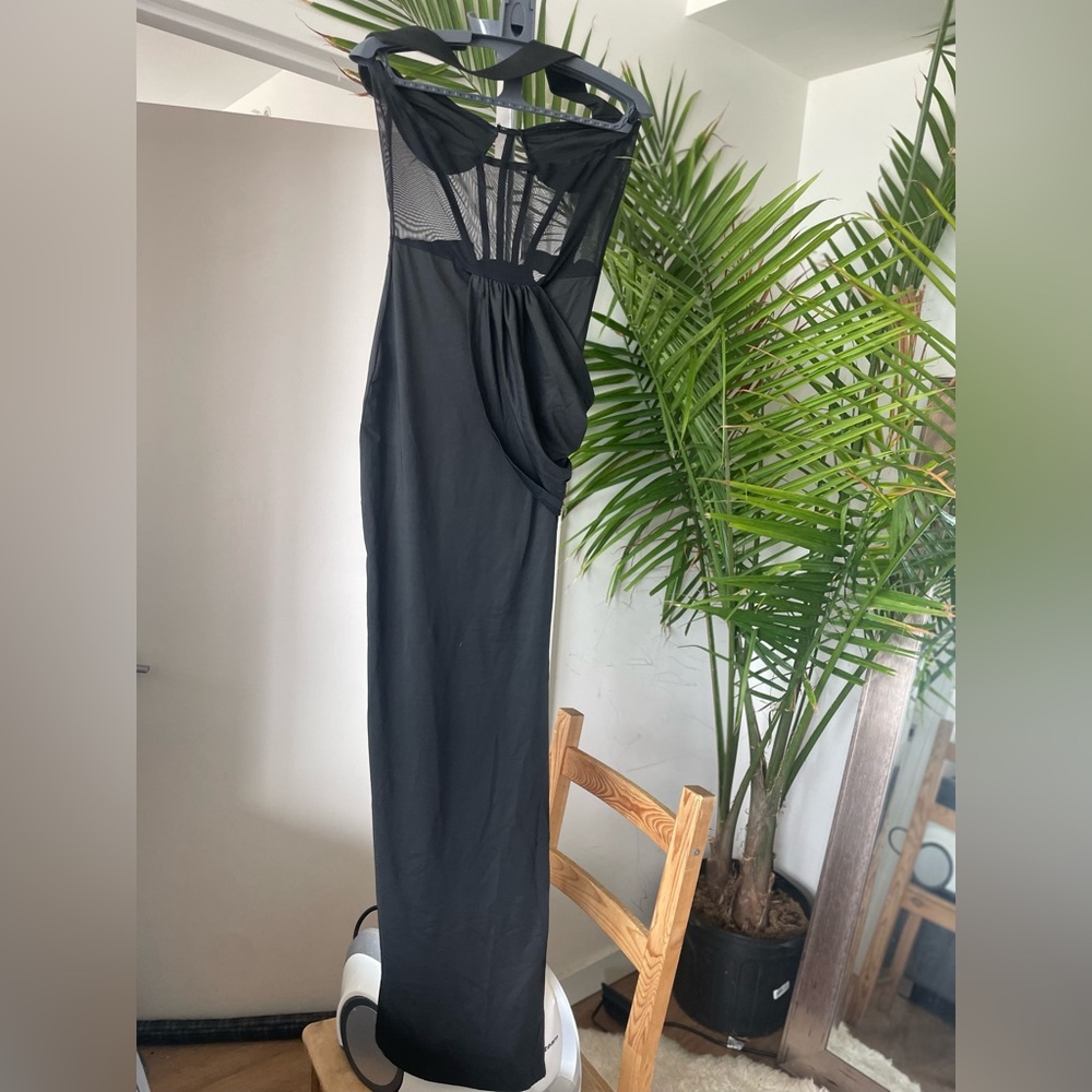 BEAUTIFUL PARTY GOWN CUT BACK WITH SHEER TOP - Picture 6 of 11